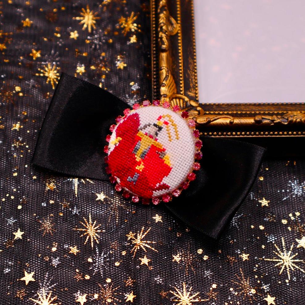 三国志 くるみボタンのヘアバレッタ クロスステッチ刺繍1枚目の画像